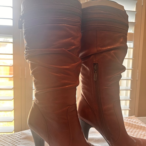 Medium brown boots - Picture 8 of 16